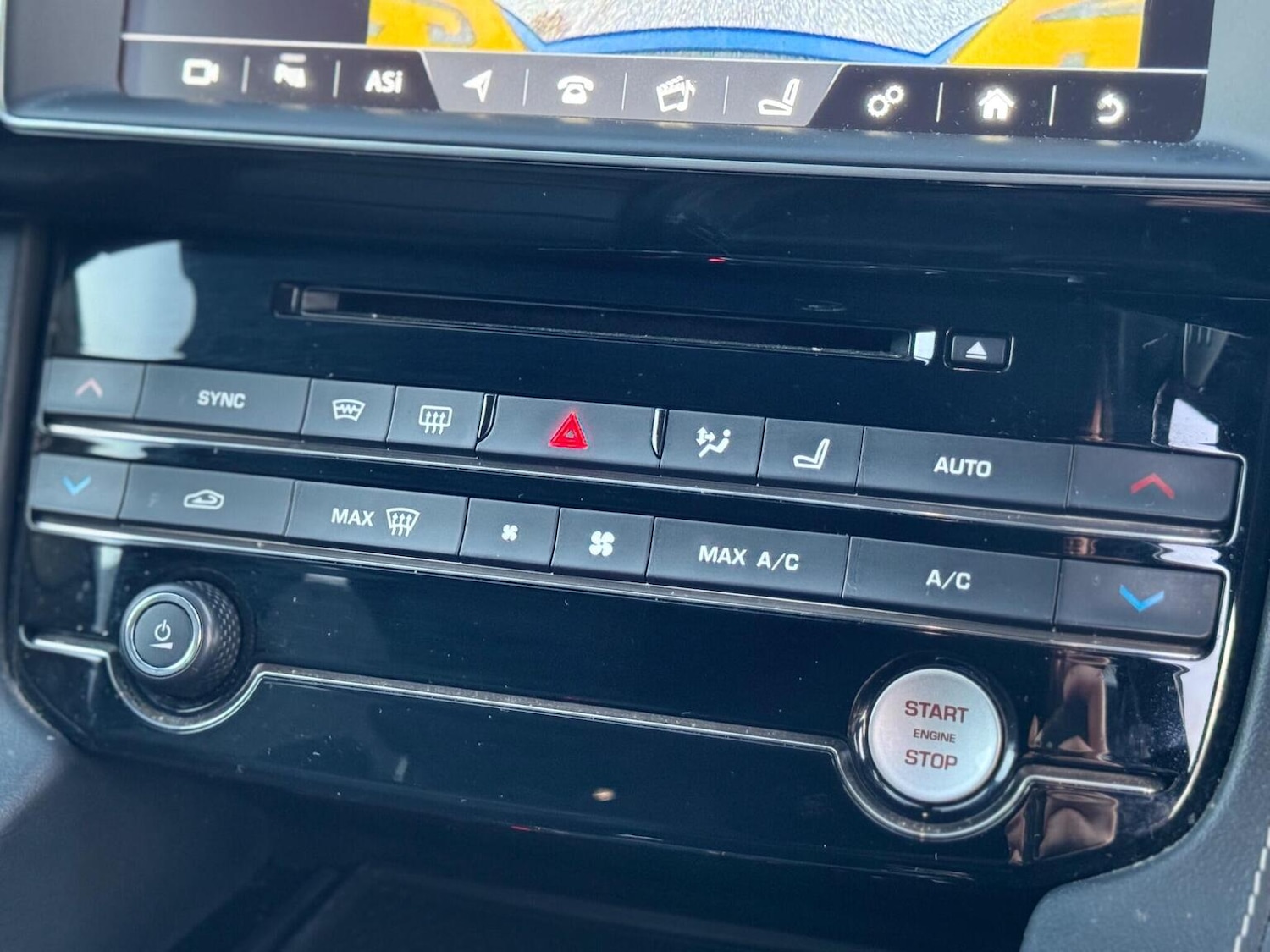 Used Jaguar F-Pace 2017 for sale - 77656292: Photo 32