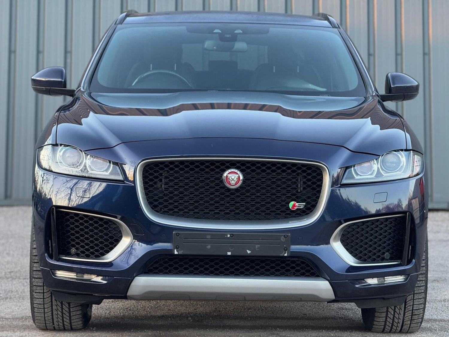 Used Jaguar F-Pace 2017 for sale - 77656292: Photo 4
