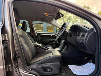 Used Volvo V70 2010 for sale - 79588876: Photo