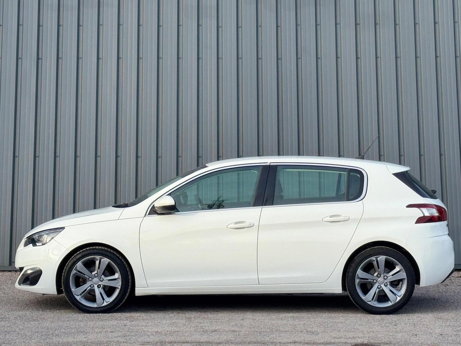 Used Peugeot 308 2017 for sale - 77558625: Photo 10