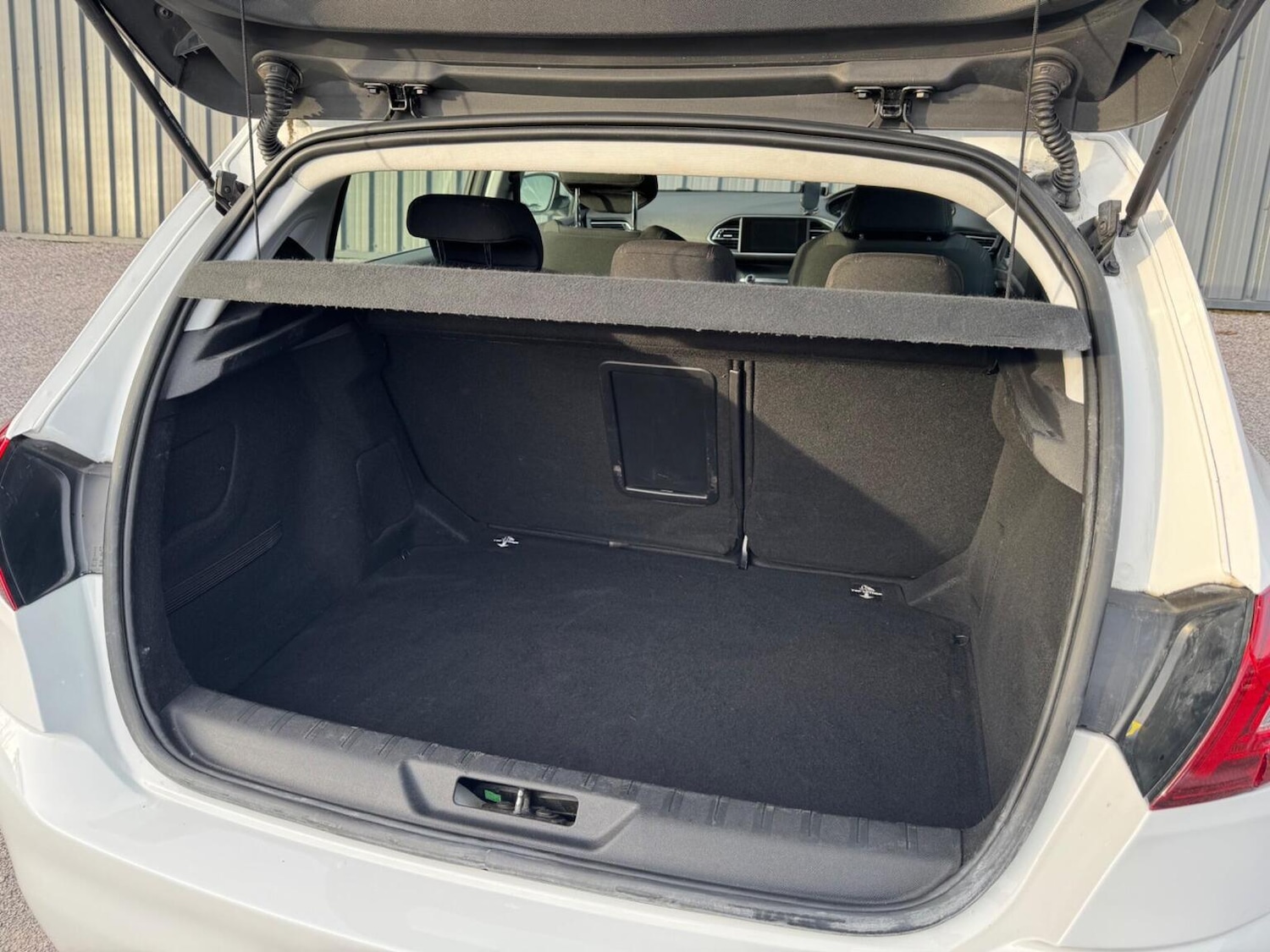 Used Peugeot 308 2017 for sale - 77558625: Photo 16