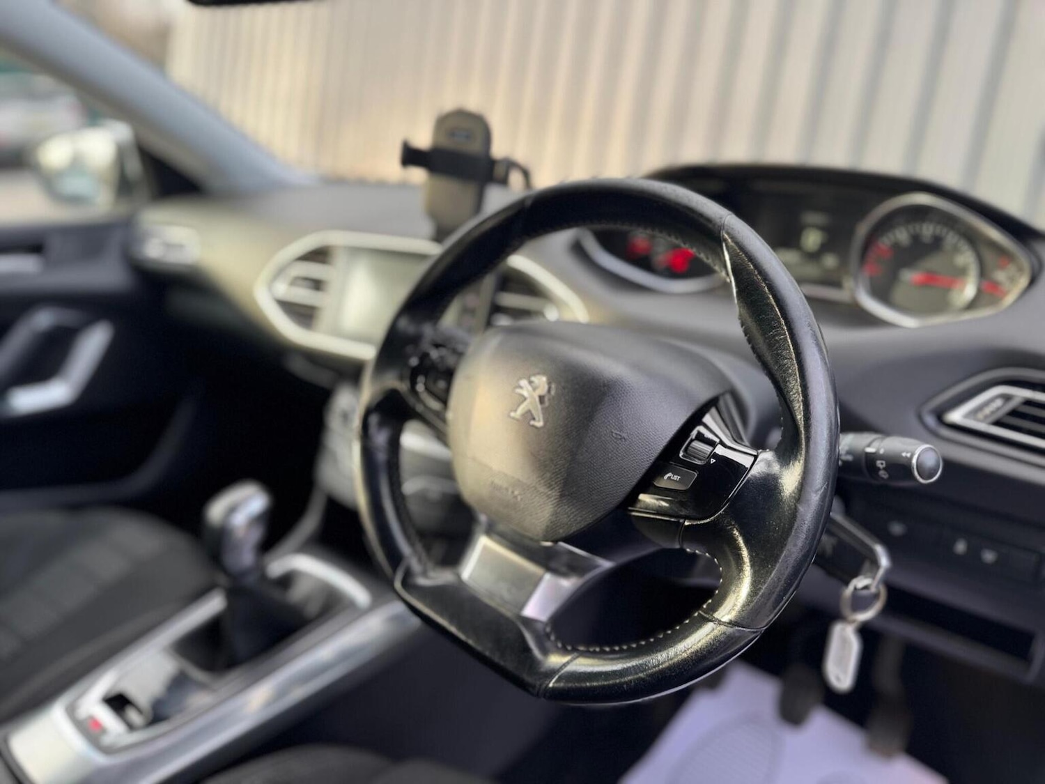 Used Peugeot 308 2017 for sale - 77558625: Photo 2