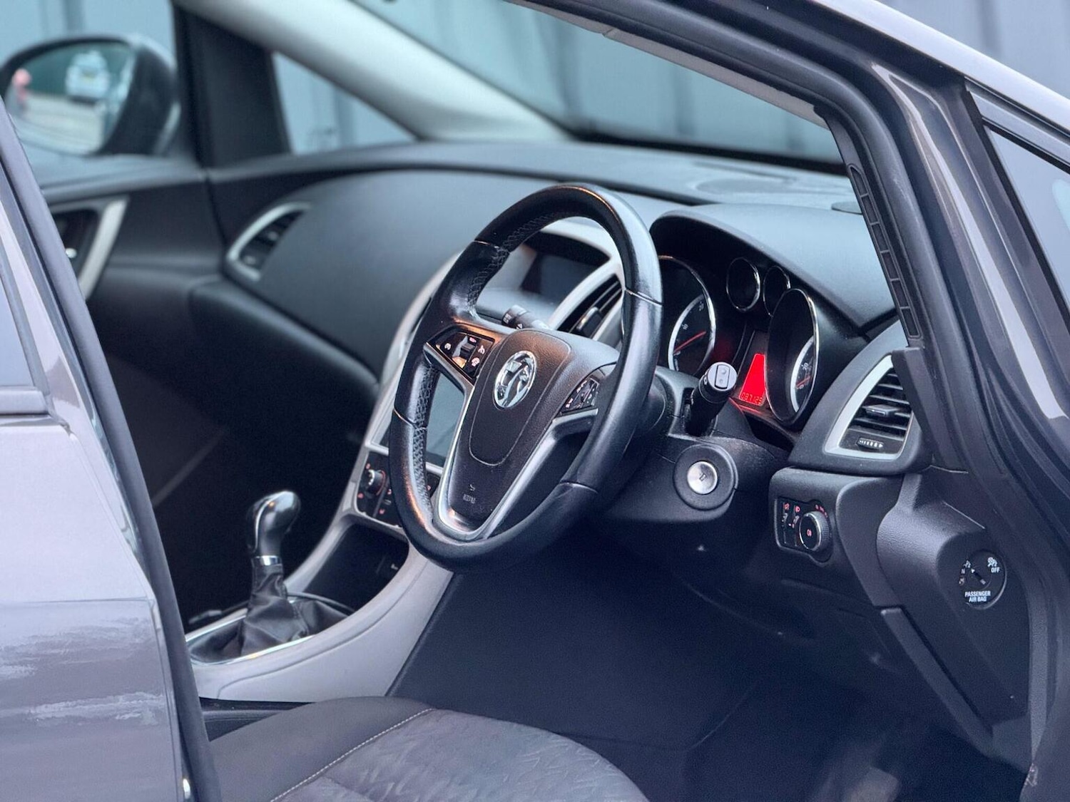 Used Vauxhall Astra 2013 for sale - 77494742: Photo 2