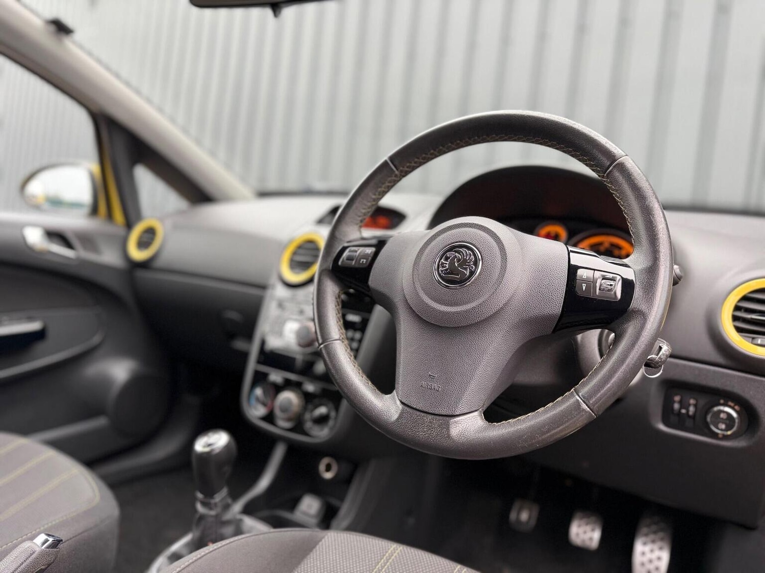 Used Vauxhall Corsa 2011 for sale - 77241873: Photo 2