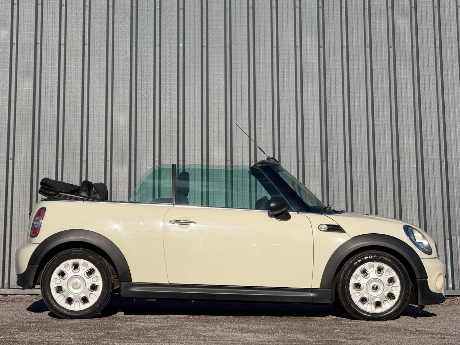 Used MINI Convertible 2011 for sale - 77207163: Photo 10