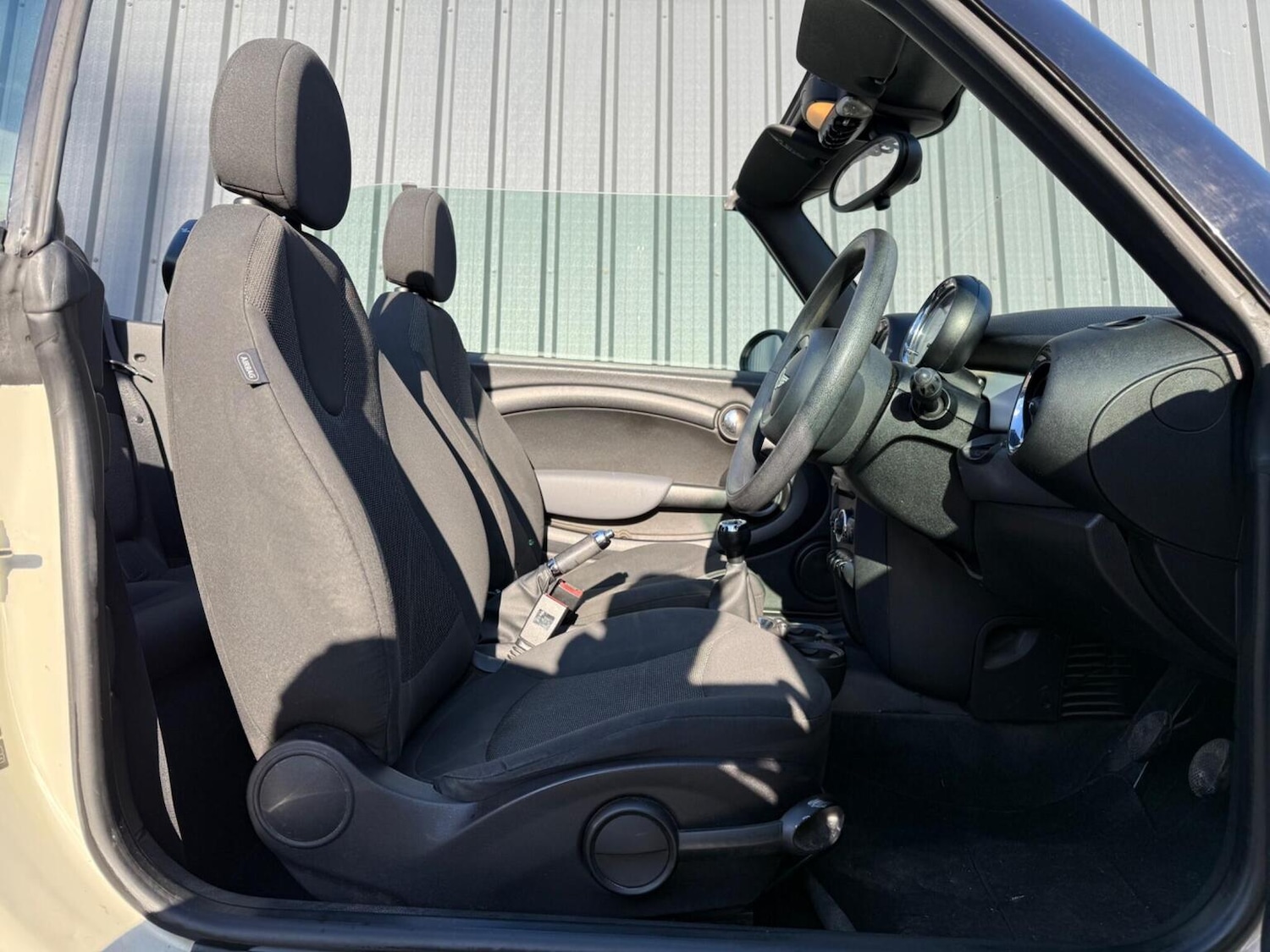 Used MINI Convertible 2011 for sale - 77207163: Photo 2