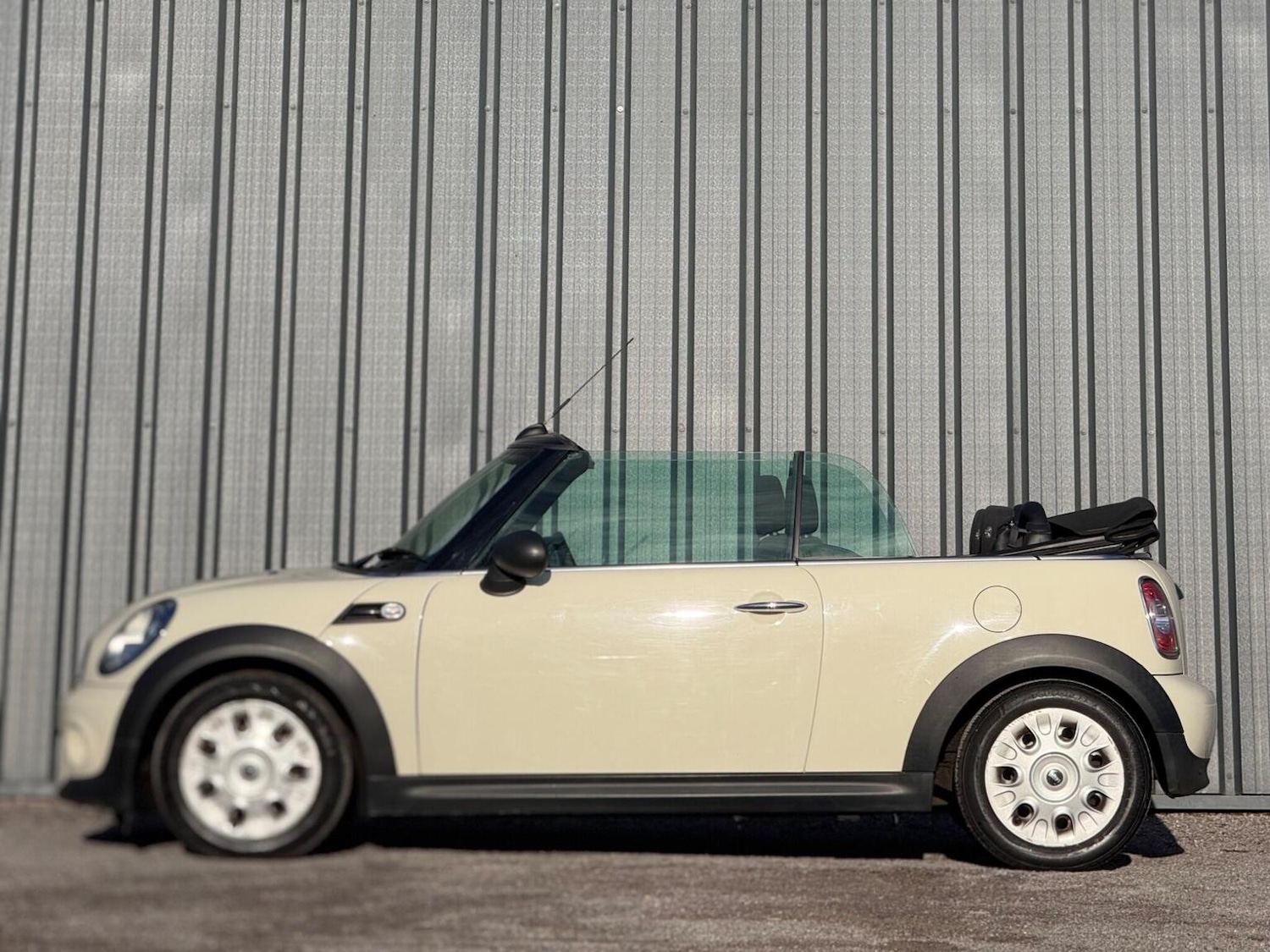 Used MINI Convertible 2011 for sale - 77207163: Photo 5