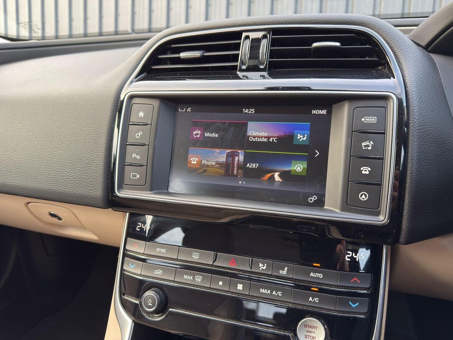 Used Jaguar XE 2017 for sale - 77207181: Photo 40