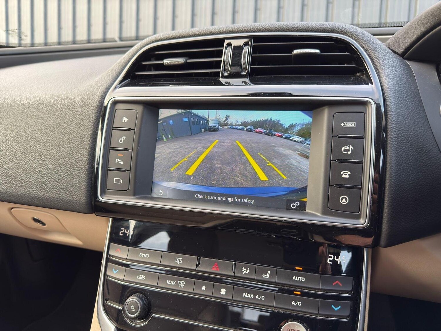 Used Jaguar XE 2017 for sale - 77207181: Photo 41