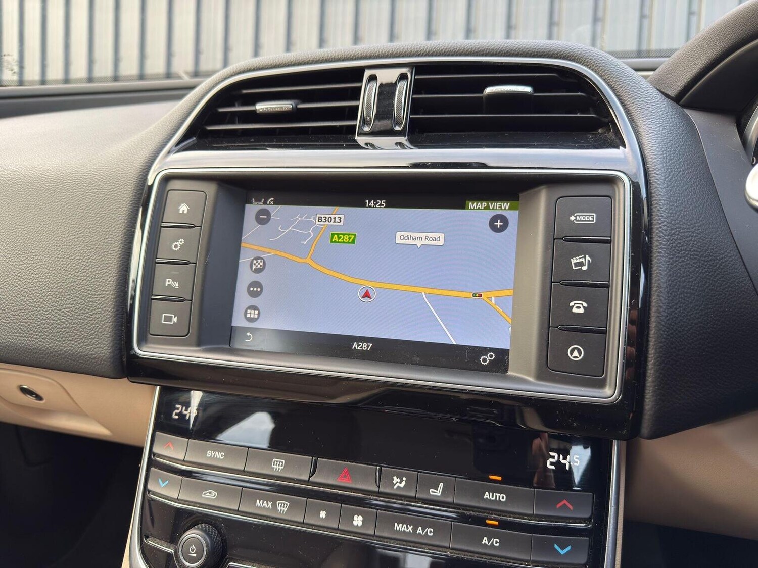 Used Jaguar XE 2017 for sale - 77207181: Photo 42