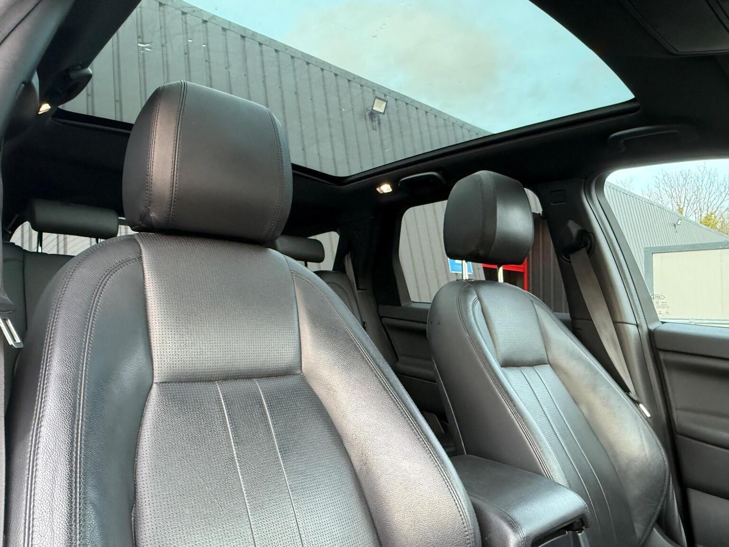 Used Land Rover Discovery Sport 2019 for sale - 77792816: Photo 2