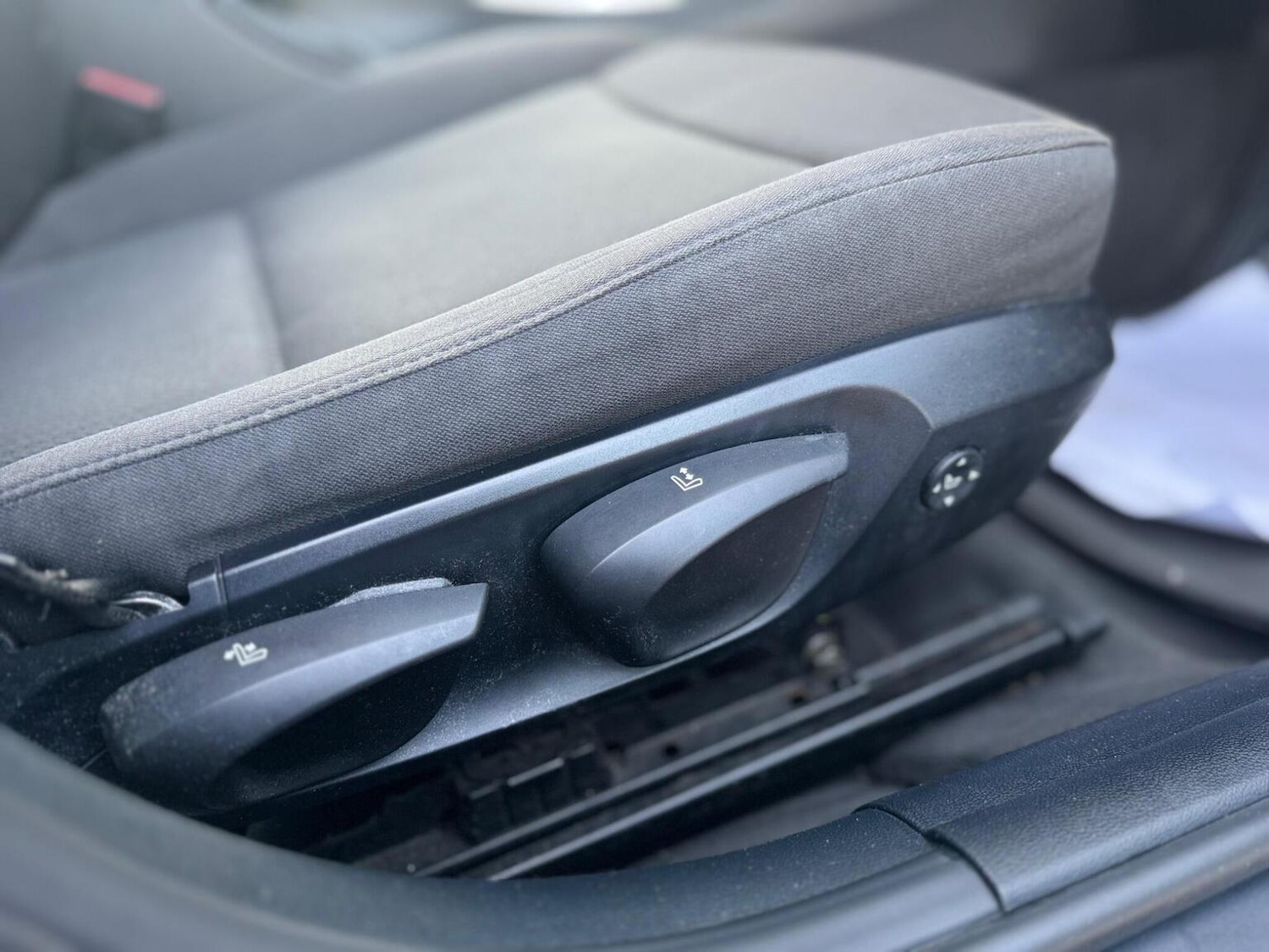 Used BMW 3 Series 2011 for sale - 77668571: Photo 32