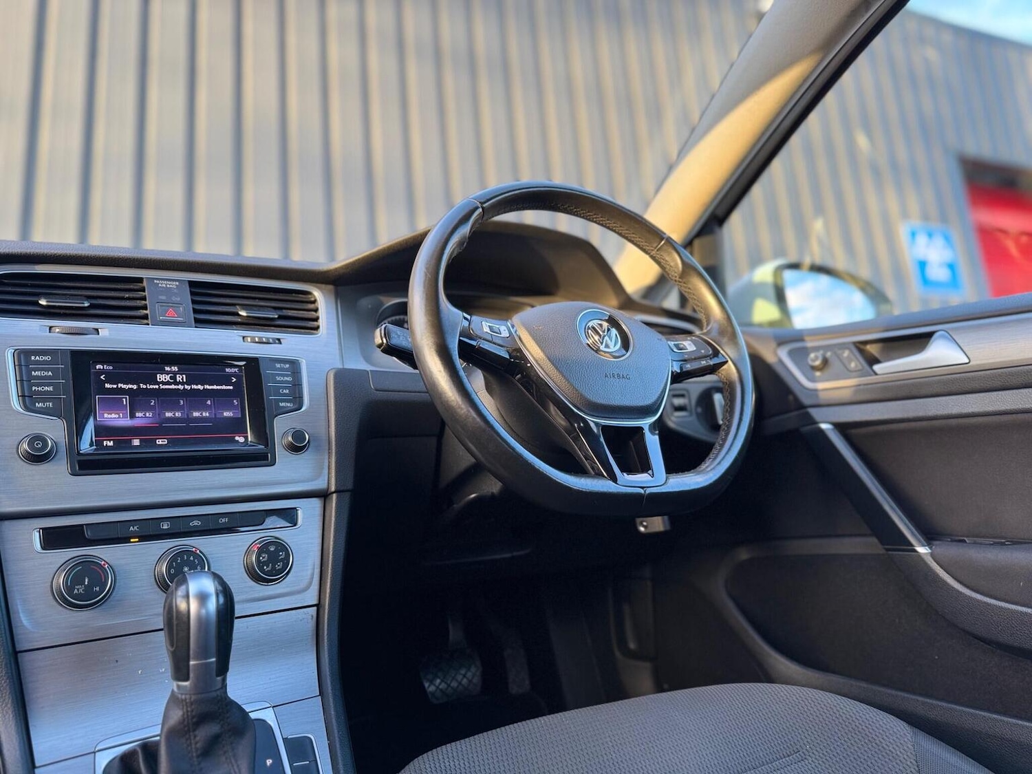 Used Volkswagen Golf 2014 for sale - 77638608: Photo 2