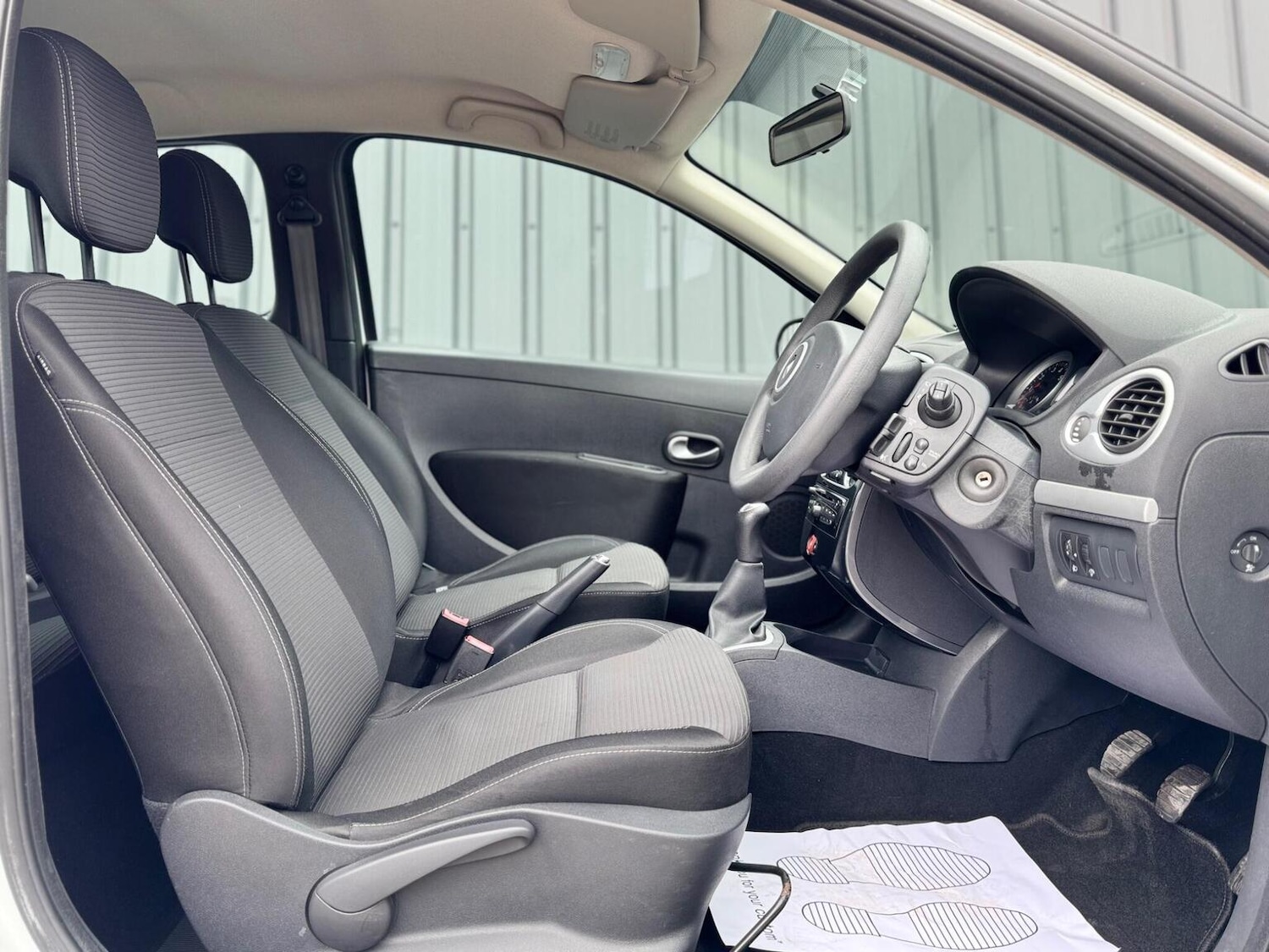 Used Renault Clio 2012 for sale - 78139393: Photo 2