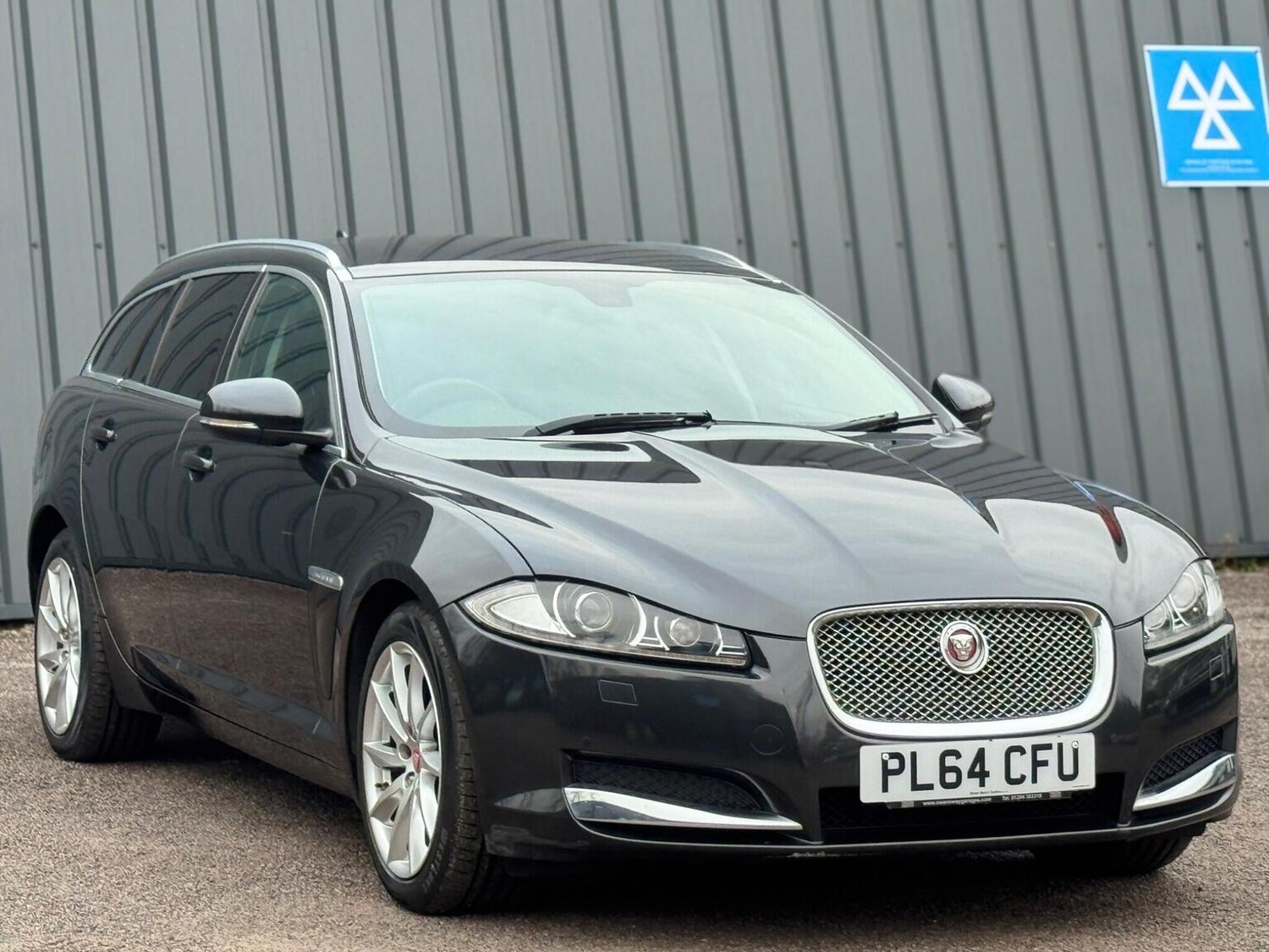 Used Jaguar XF 2014 for sale - 77207133: Photo 6