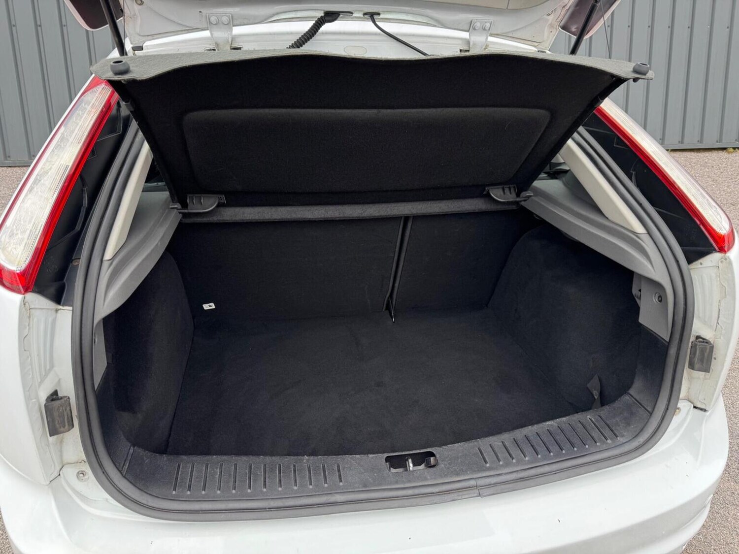 Used Ford Focus 2011 for sale - 77610016: Photo 16