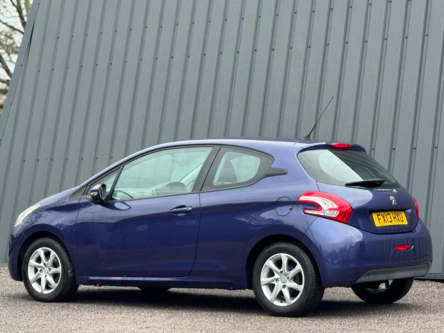 Used Peugeot 208 2013 for sale - 77508575: Photo 12