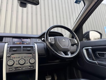 Used Land Rover Discovery Sport 2017 for sale - 77207171: Photo