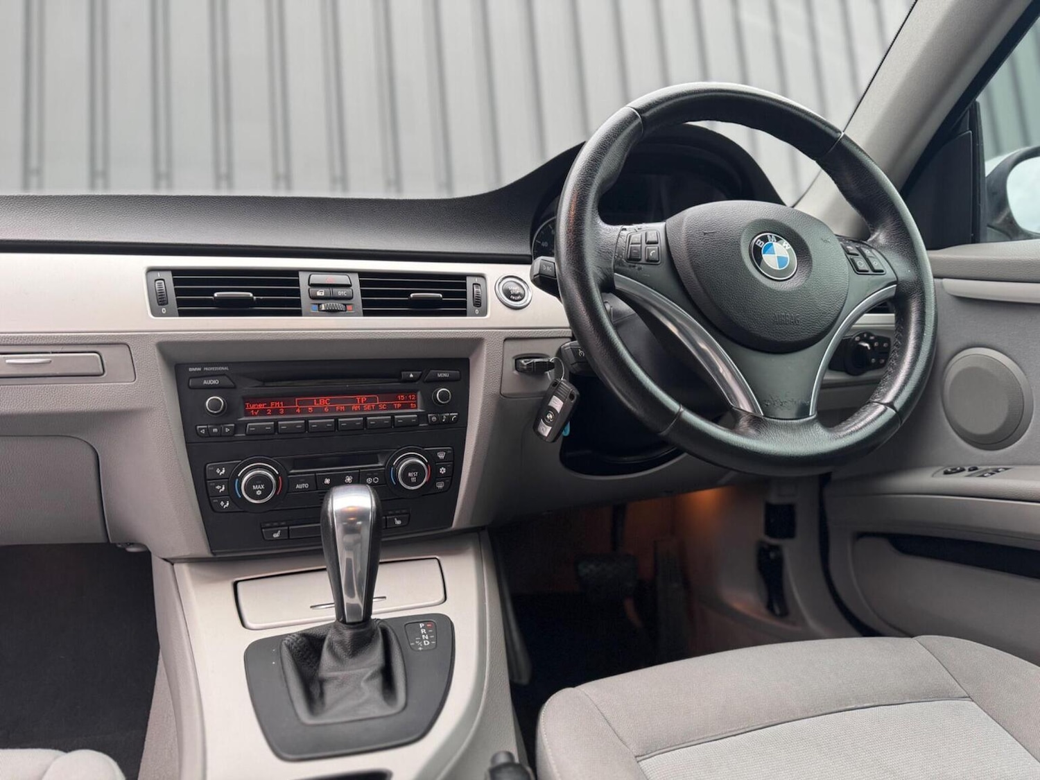 Used BMW 3 Series 2009 for sale - 77207140: Photo 2