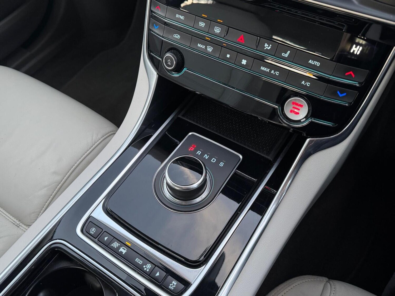 Used Jaguar XE 2017 for sale - 77207138: Photo 12