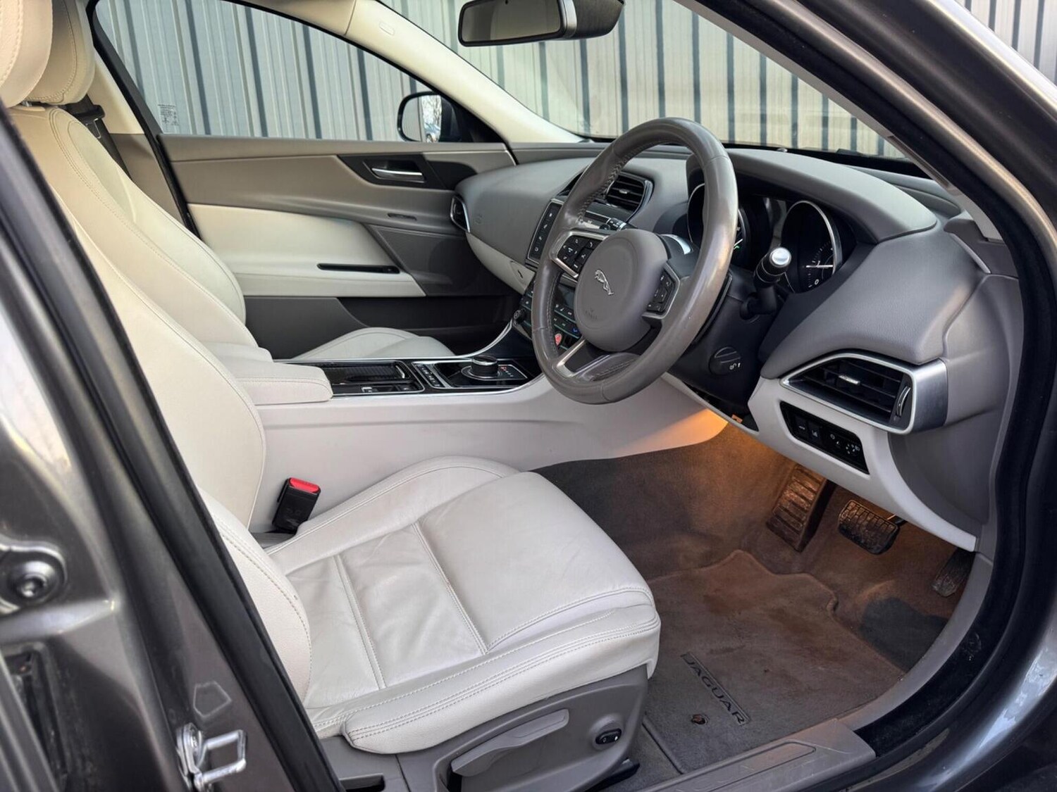 Used Jaguar XE 2017 for sale - 77207138: Photo 14