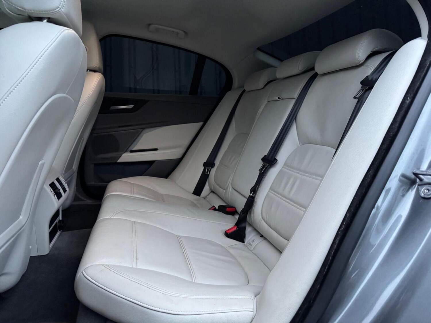 Used Jaguar XE 2017 for sale - 77207138: Photo 27