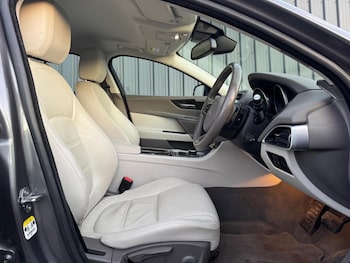 Used Jaguar XE 2017 for sale - 77207138: Photo