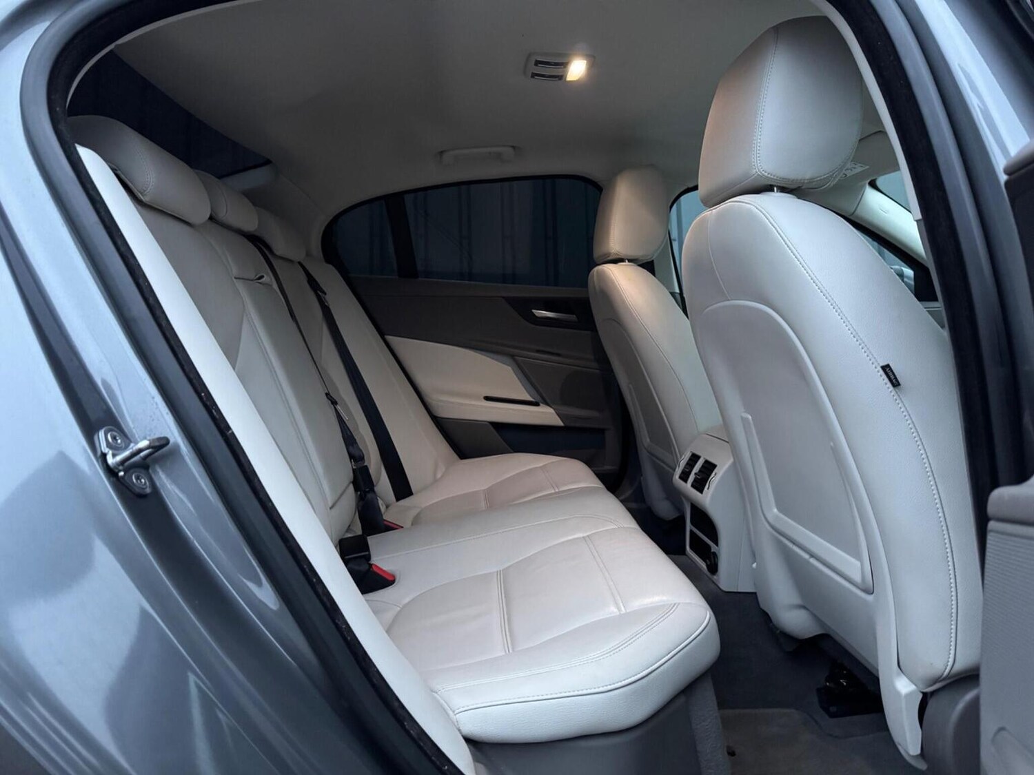 Used Jaguar XE 2017 for sale - 77207138: Photo 32