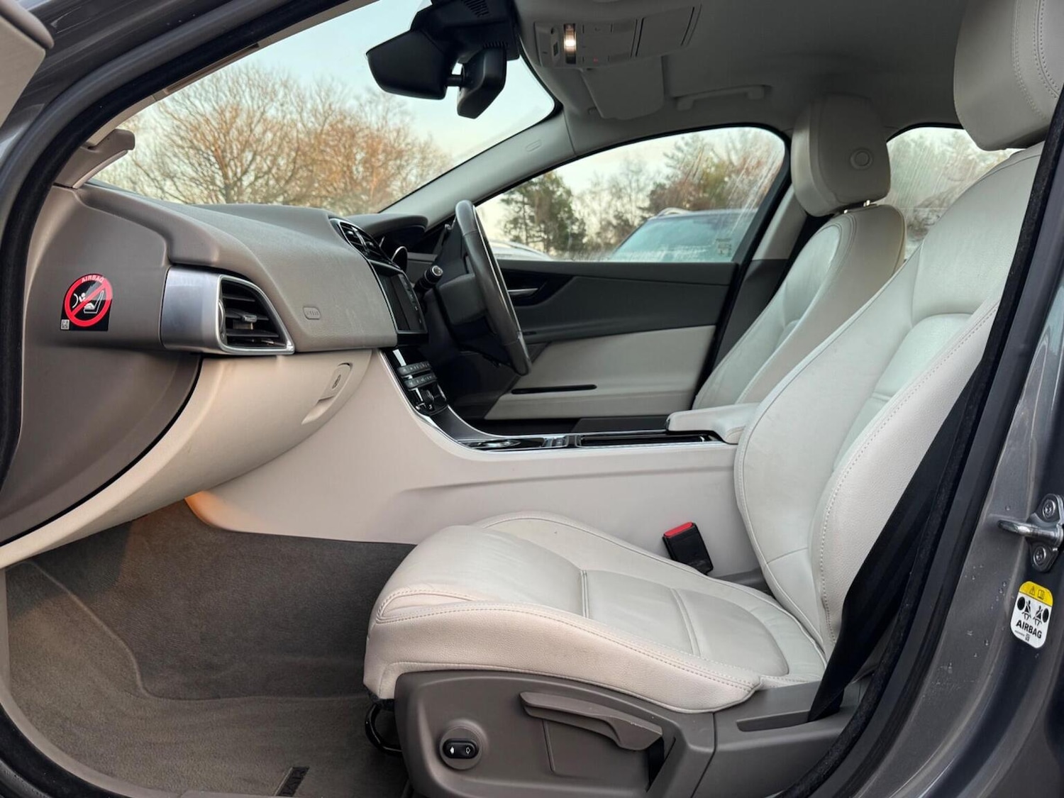 Used Jaguar XE 2017 for sale - 77207138: Photo 4