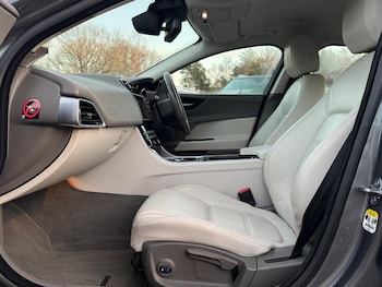 Used Jaguar XE 2017 for sale - 77207138: Photo