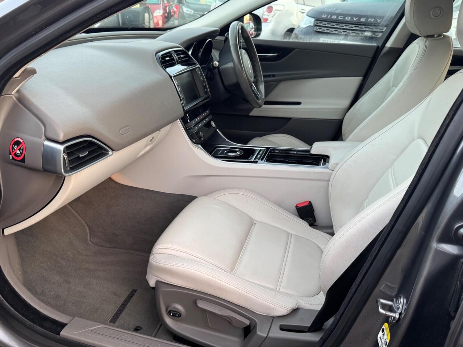 Used Jaguar XE 2017 for sale - 77207138: Photo 6