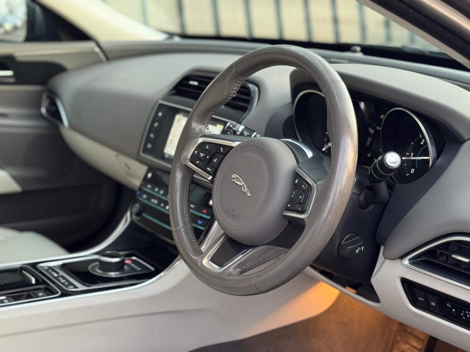 Used Jaguar XE 2017 for sale - 77207138: Photo 8