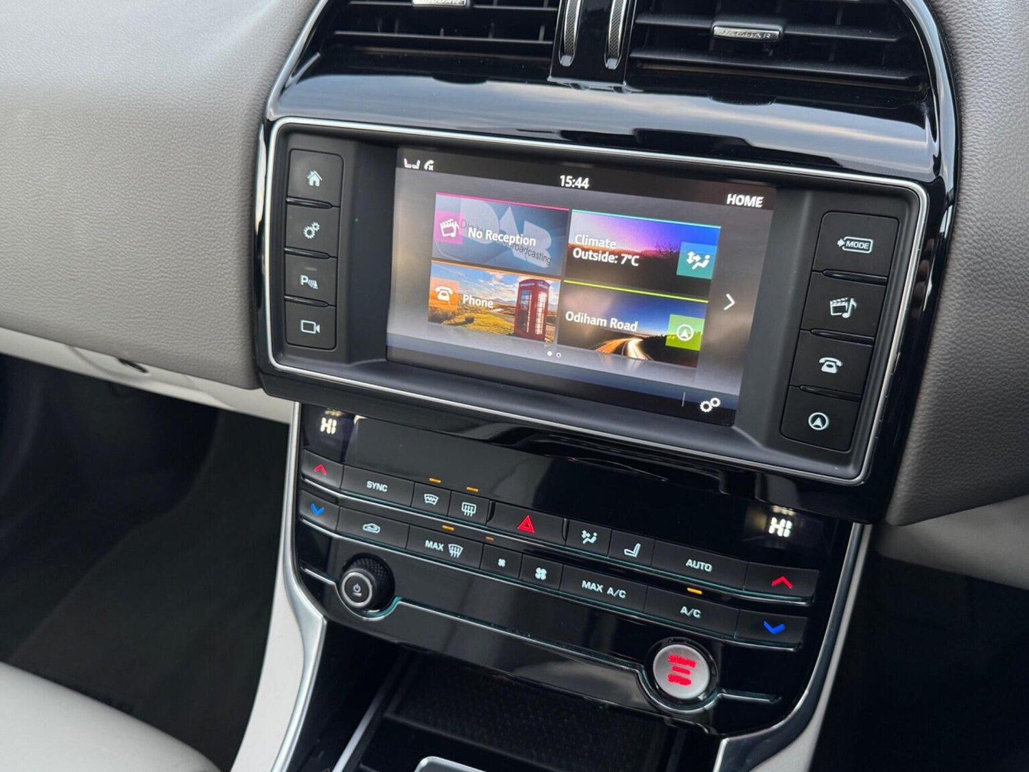 Used Jaguar XE 2017 for sale - 77207138: Photo 9