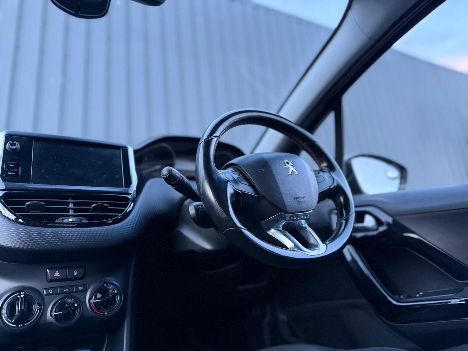 Used Peugeot 208 2015 for sale - 77398344: Photo 2