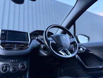 Used Peugeot 208 2015 for sale - 77398344: Photo