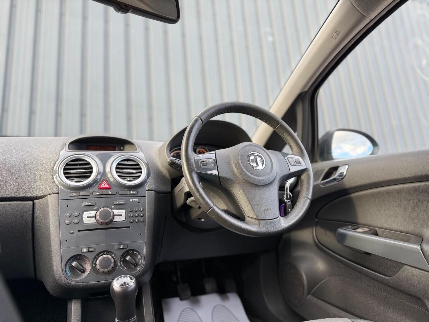 Used Vauxhall Corsa 2012 for sale - 78098155: Photo 2