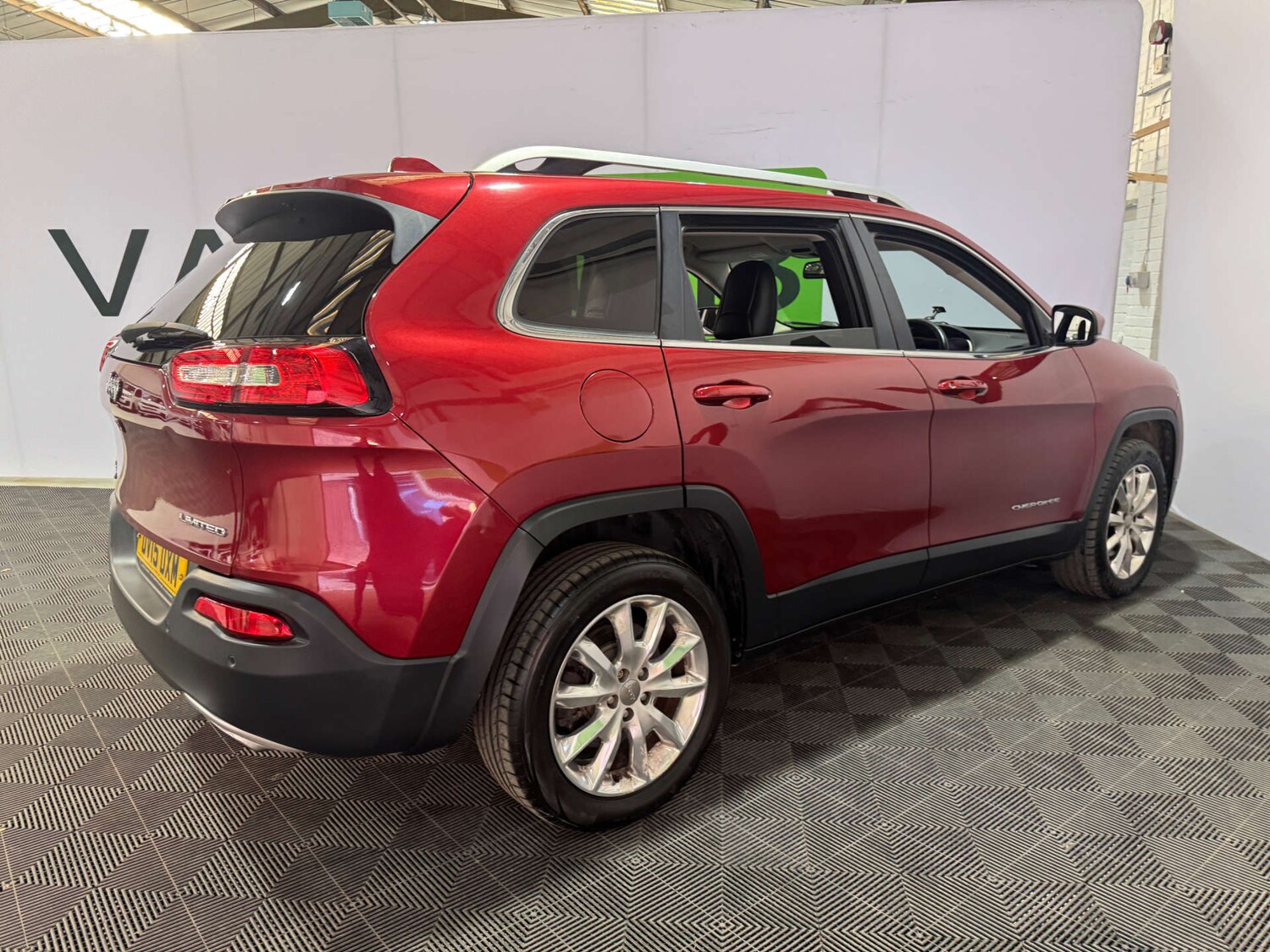 Used Jeep Cherokee 2015 for sale - 77950429: Photo 10