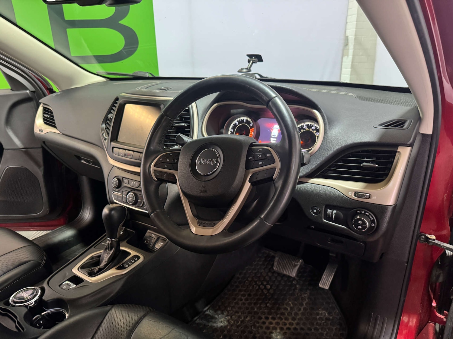 Used Jeep Cherokee 2015 for sale - 77950429: Photo 2