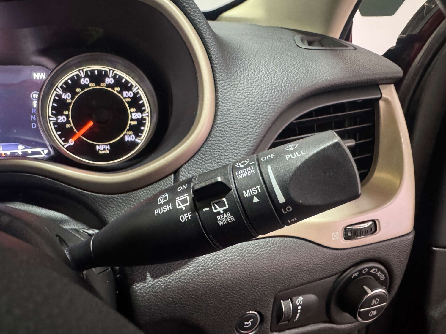 Used Jeep Cherokee 2015 for sale - 77950429: Photo 24