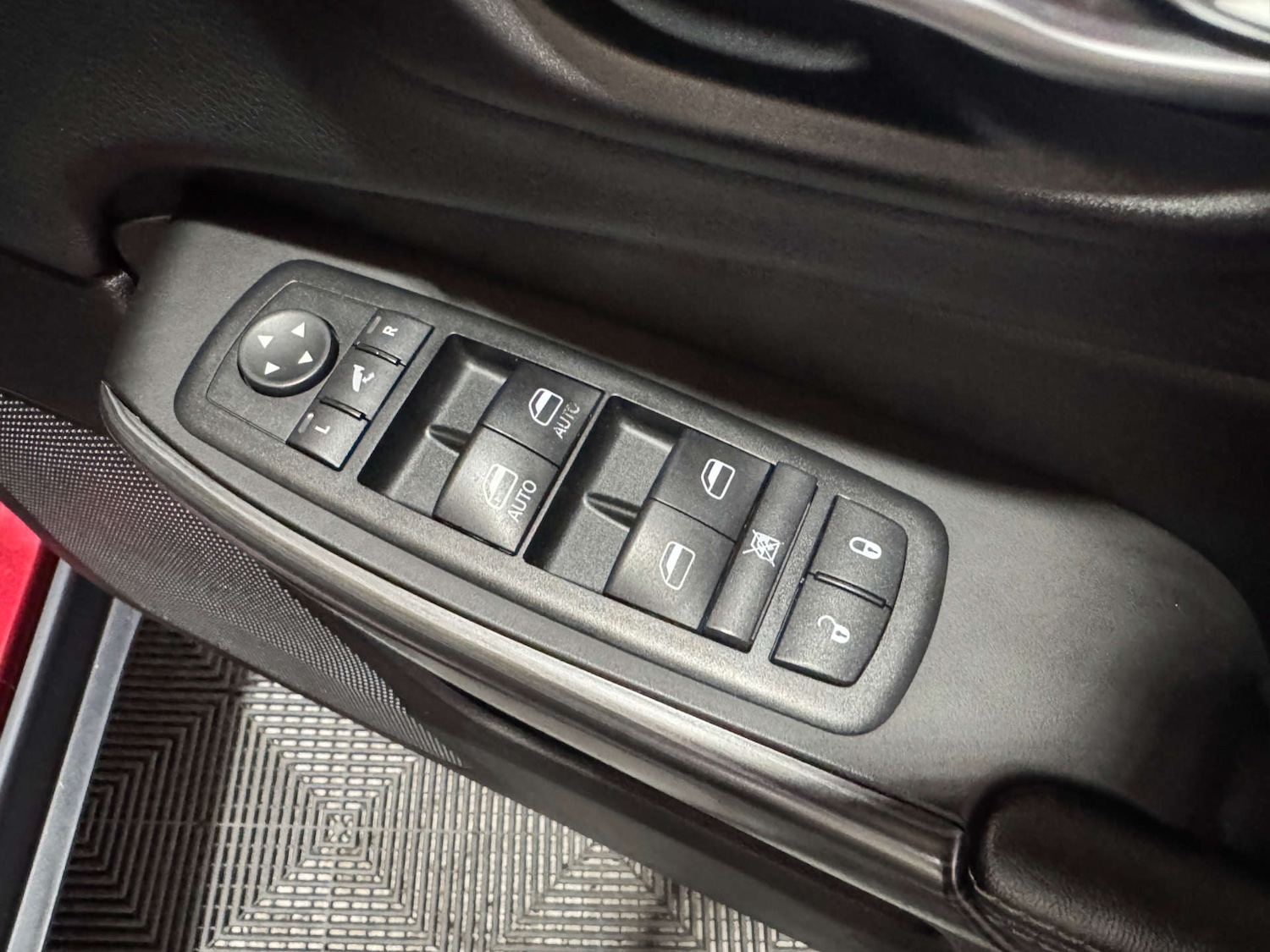 Used Jeep Cherokee 2015 for sale - 77950429: Photo 27