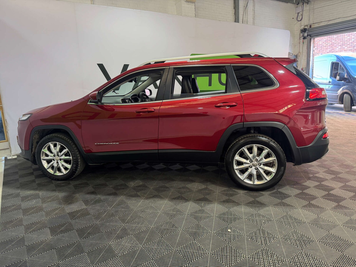 Used Jeep Cherokee 2015 for sale - 77950429: Photo 4