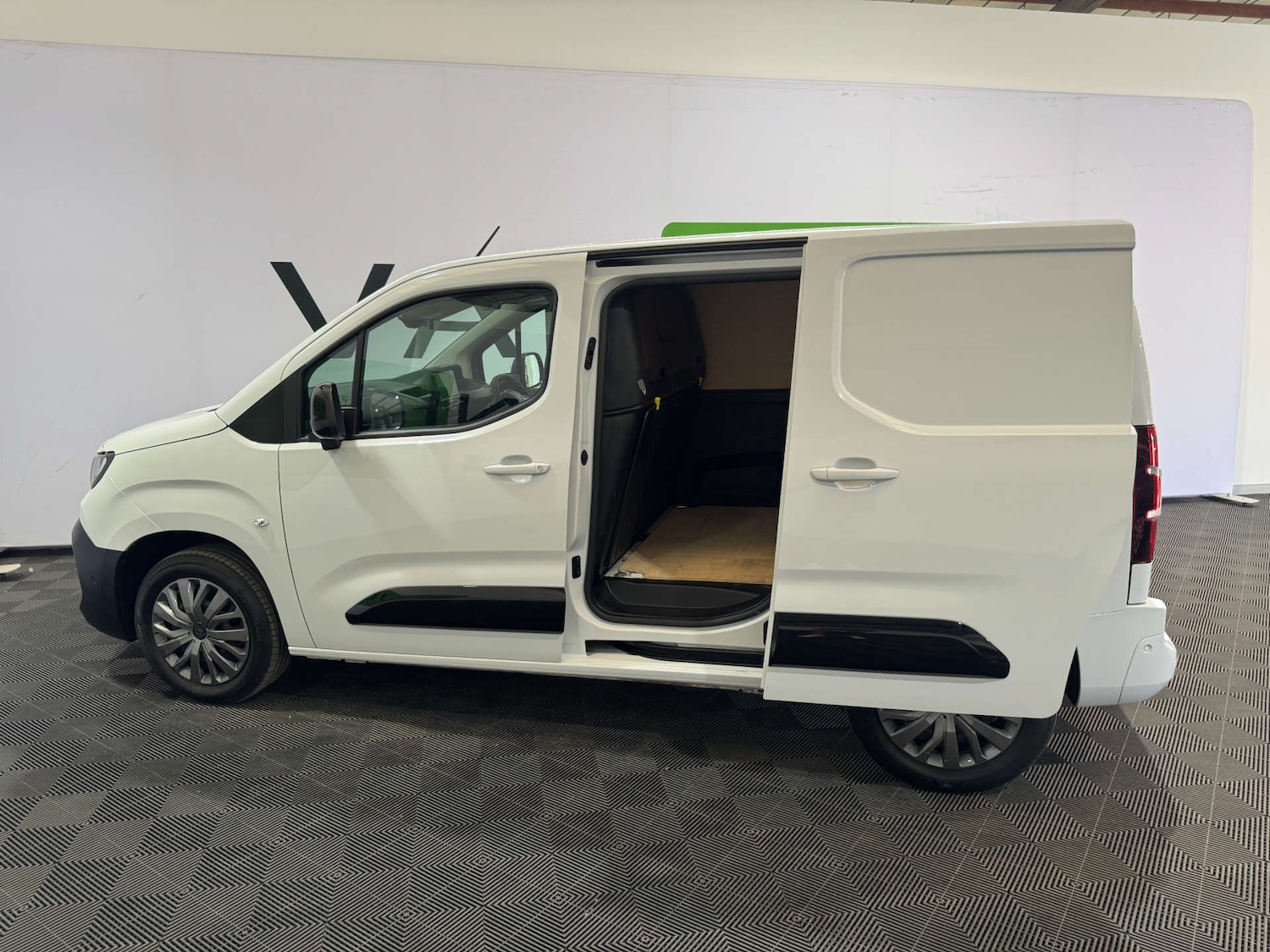 Used Peugeot Partner 2024 for sale - 76601667: Photo 3