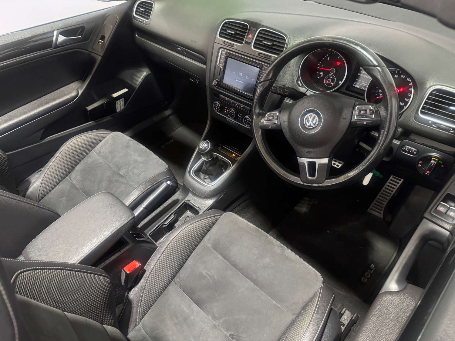 Used Volkswagen Golf 2016 for sale - 77245590: Photo 2