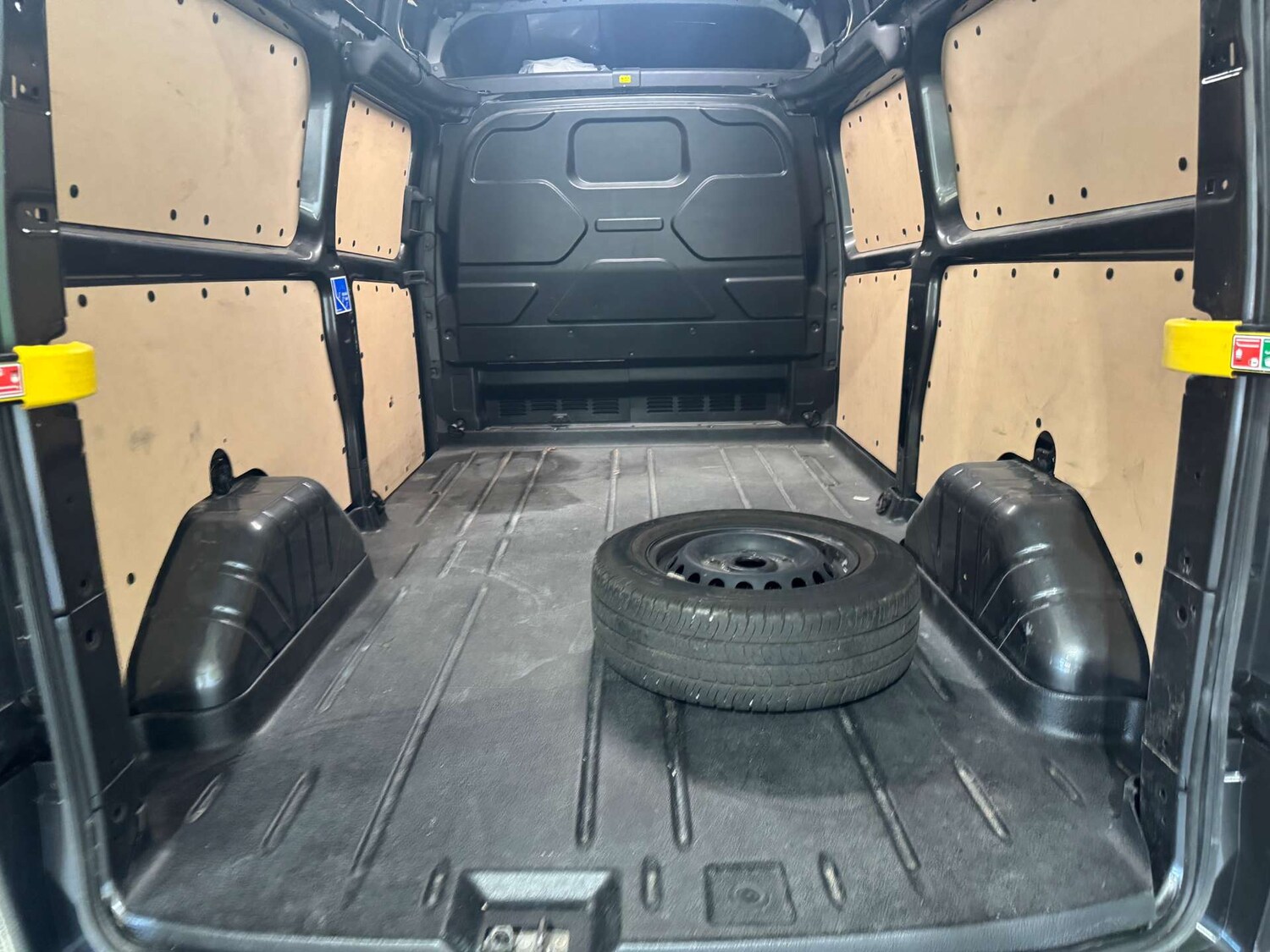 Used Ford Transit Custom 2023 for sale - 75971137: Photo 28