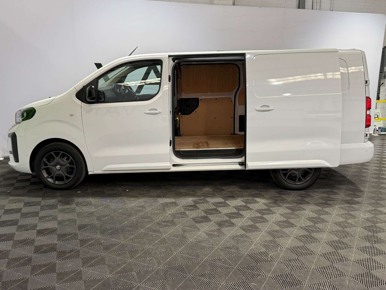 Used Vauxhall Vivaro 2024 for sale - 77434637: Photo 8