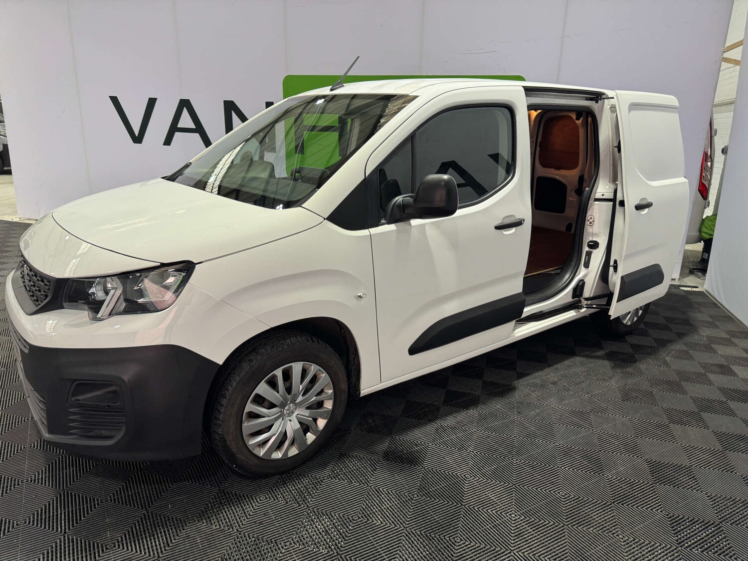 Used Peugeot Partner 2020 for sale - 76602024: Photo 3