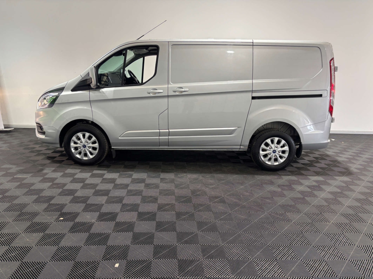 Used Ford Transit Custom 2023 for sale - 77104170: Photo 3