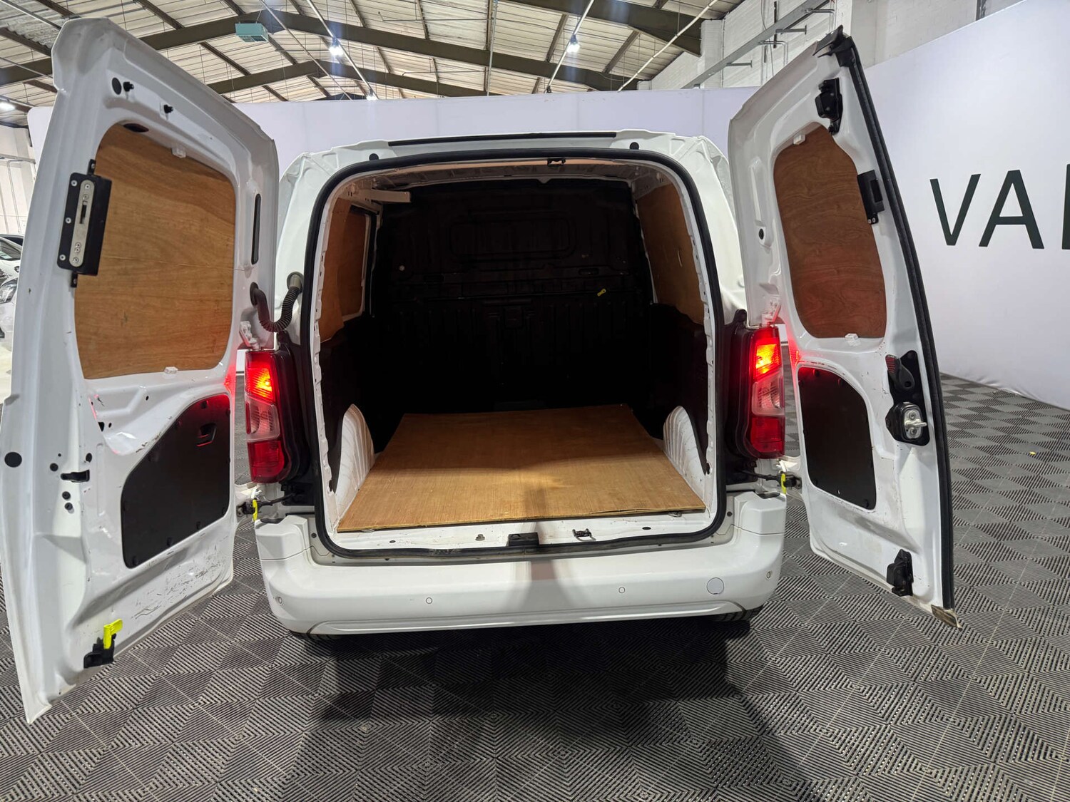 Used Vauxhall Combo 2020 for sale - 77336997: Photo 35