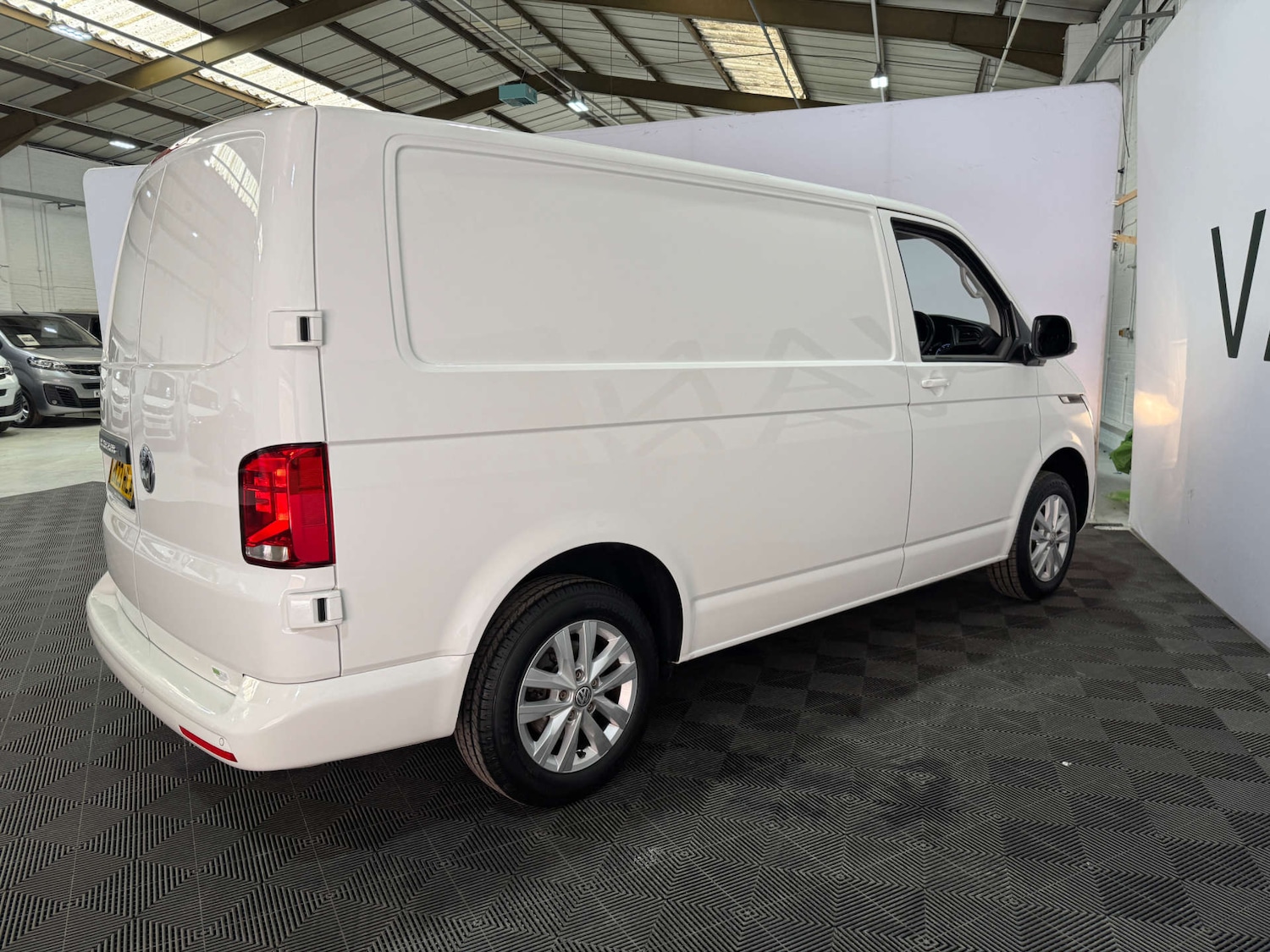 Used Volkswagen Transporter 2023 for sale - 77976988: Photo 10