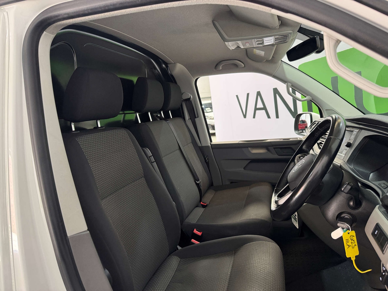 Used Volkswagen Transporter 2023 for sale - 77976988: Photo 11